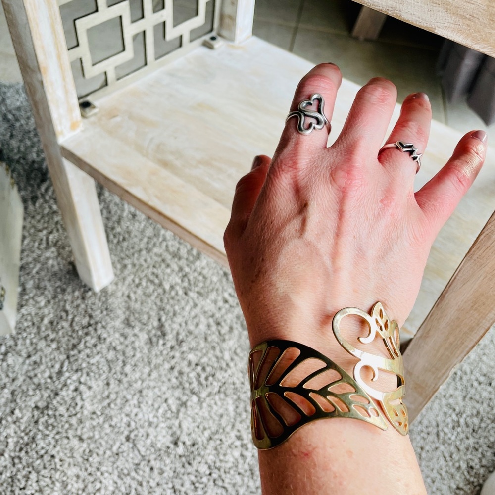 💚 Gold Cuff Bracelet NWOT - Picture 2 of 6